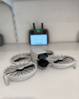 Lietam vysoko, točím ešte vyššie. 🎥🚁 #DJIFlip #skymoves #droneshot